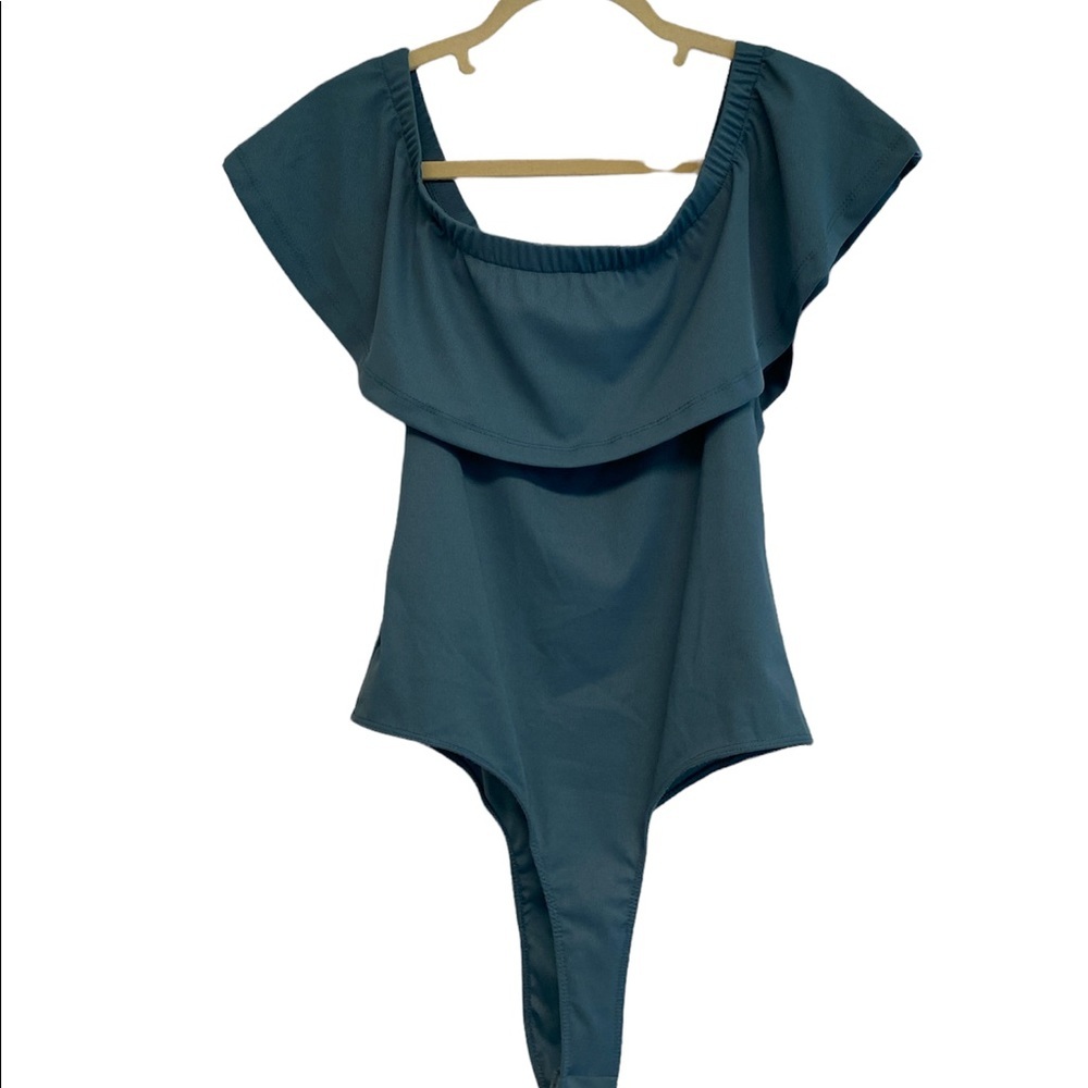 Guess Los Angelos bodysuit wear on or off shoulder deep scooped neckline Sz MED